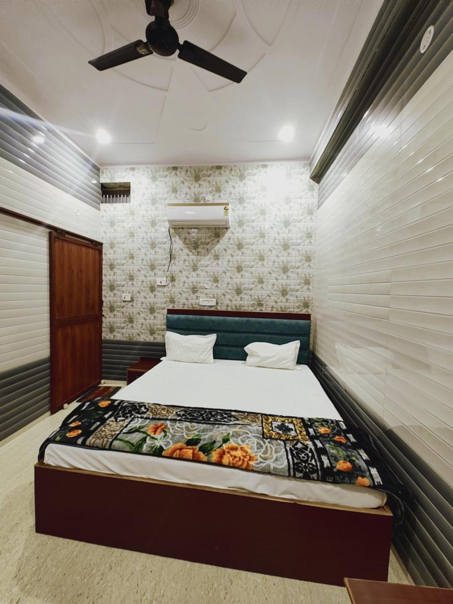Shree Radhe Inn Near Ram Janam Bhumi Ayodhya エクステリア 写真